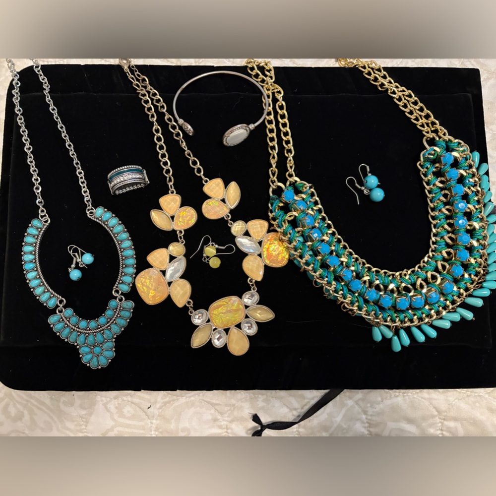 Elegant Gold and Turquoise Jewelry Set
